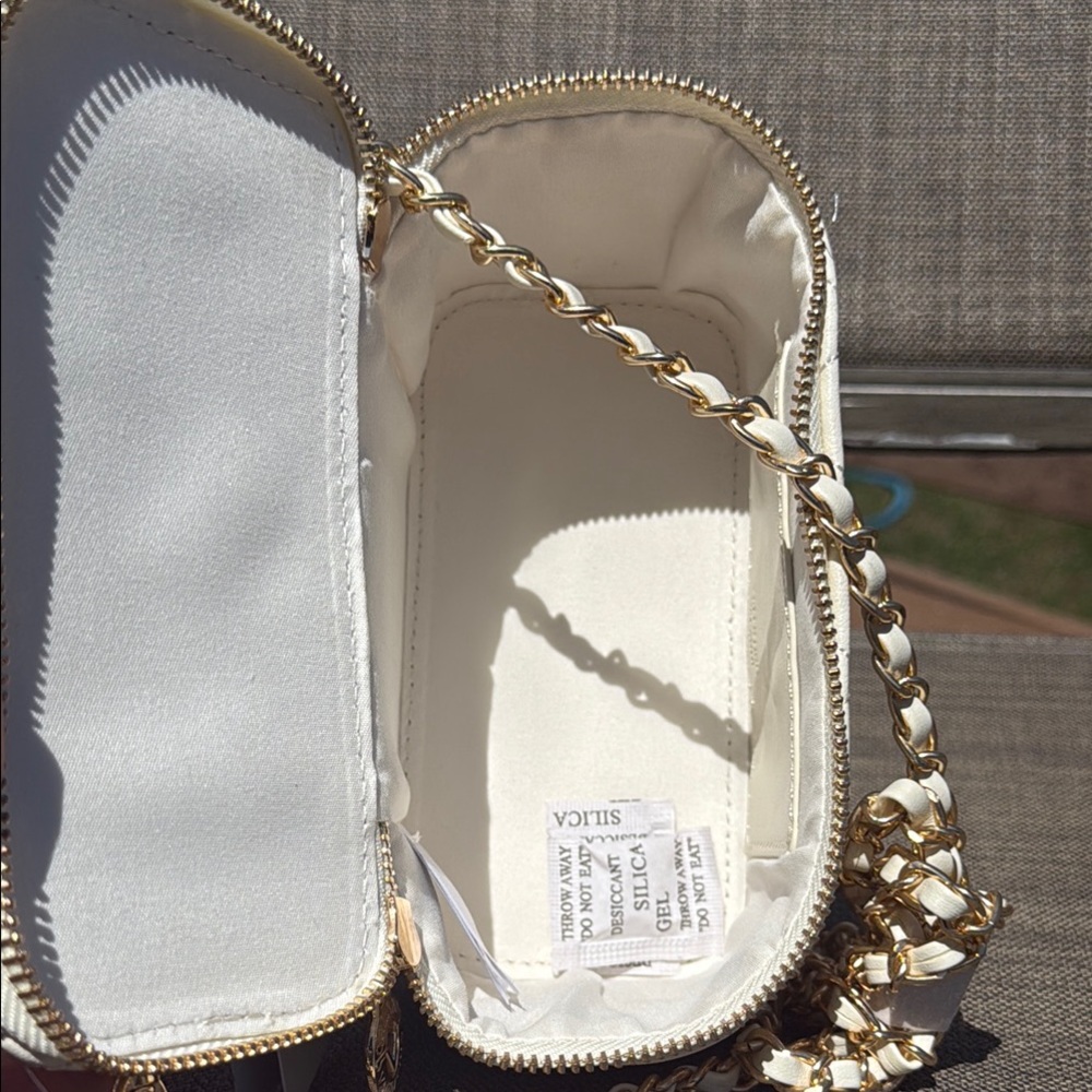 NWT! Valentino Orlandi Cream Quilted Women's Mini Crossbody Bag 6.5" x 4.5" x 3" - Picture 5 of 5